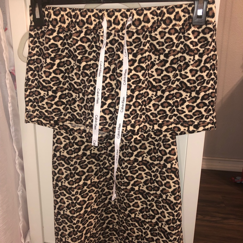 💗Free Gift W/Every Purchase💗Calvin Klein Animal Print Pajama Short set ~Small~